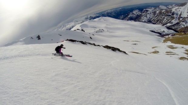 Huere skiing in the afternoon light.