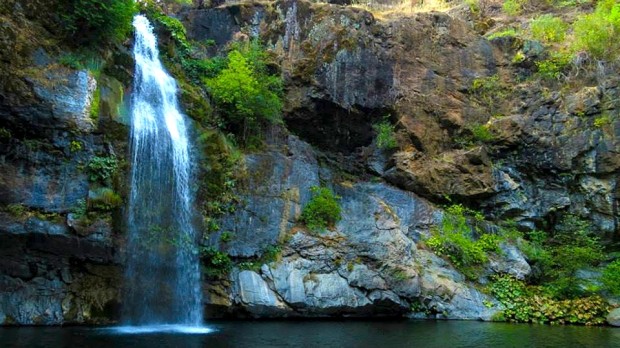 Potem Falls, California. 