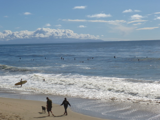 2:00 p.m. 26th Avenue is crowded and the waves are still pumping.