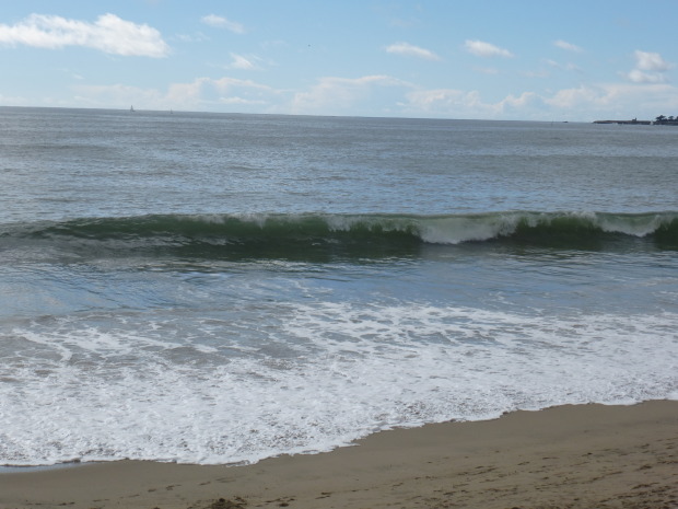 Large shore break near the stairs at 26th Avenue makes more some fun thrashings.