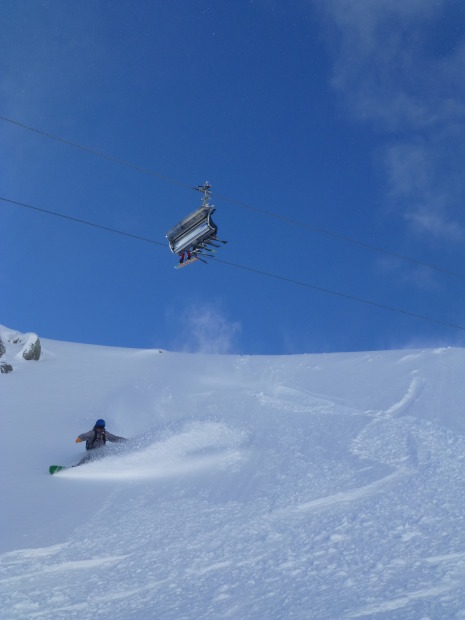 Pow under the chair