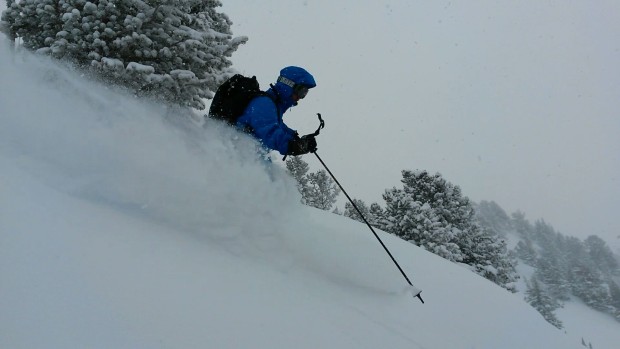 Chris dropping knees with steez [Photo: Aaron Rice, Skier: Chris]