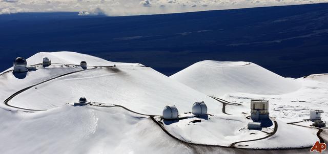 Mauna Kea Hawaii and Pacific Ocean.