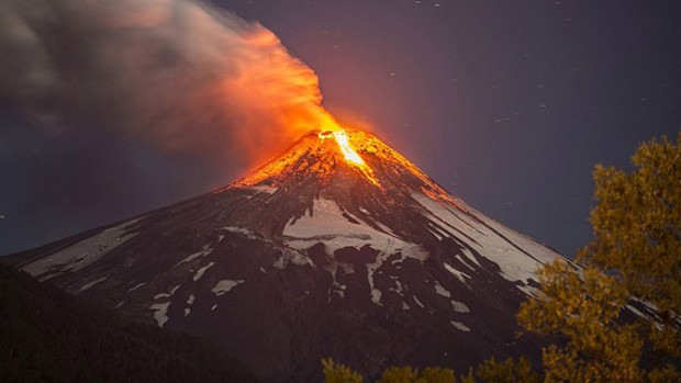 An eruption on Villarica in March 3rd, 2015.