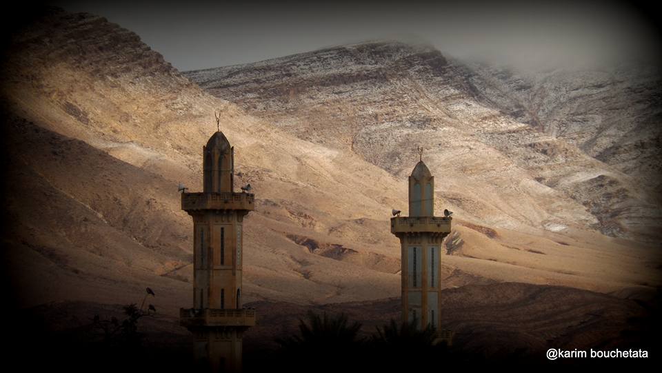 First Sahara Desert Snow In 37 Years // photo: Karim Bouchetata