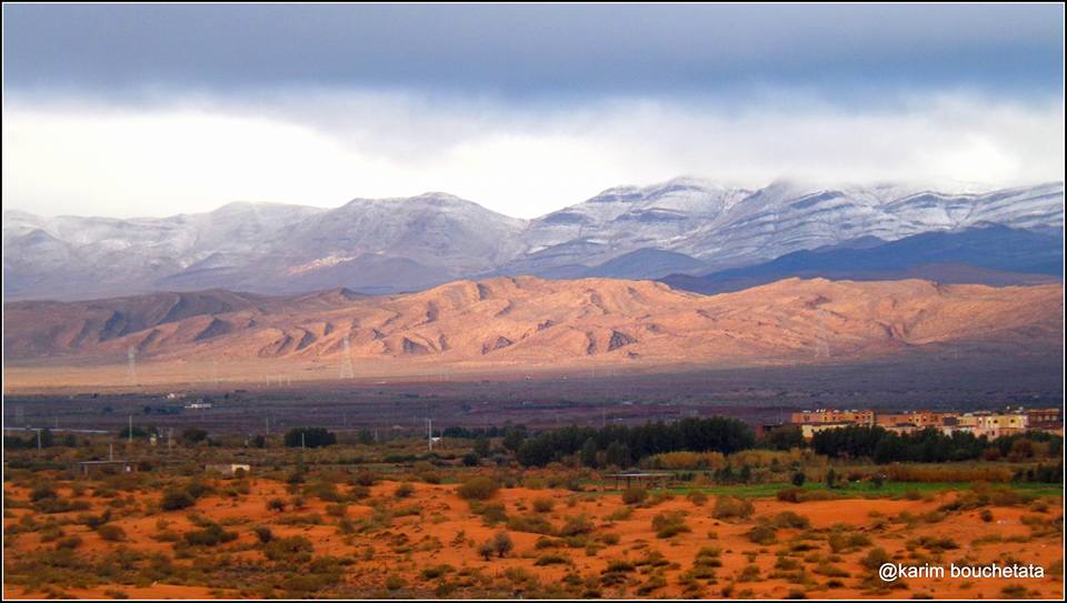 First Sahara Desert Snow In 37 Years // photo: Karim Bouchetata