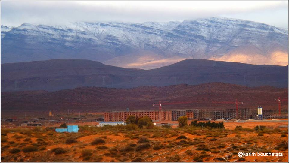 First Sahara Desert Snow In 37 Years // photo: Karim Bouchetata