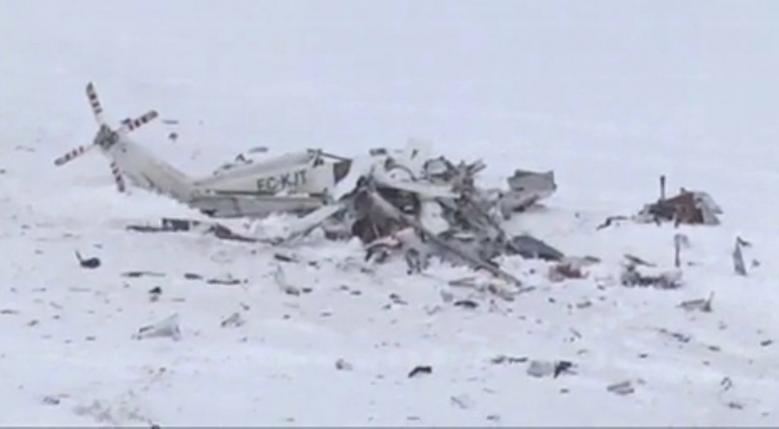 A medical emergency helicopter is seen after crashing in a mountainous area near Campofelice, central Italy January 24, 2017. // photo: Handout via REUTERS