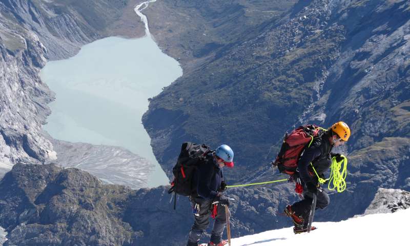 mt aspiring, New Zealand, climber, rescued