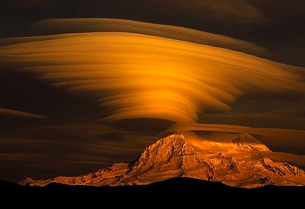 14,411 foot Mt. Rainier & Lenticular clouds