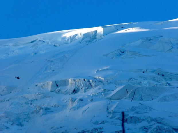 Mont Blanc du Tacul avalanche yesterday with rescuers and heli.  photo:  fly chamonix