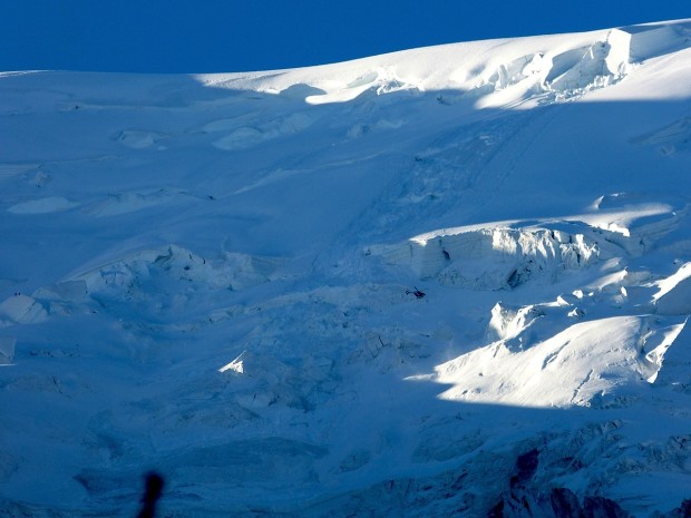 Mont Blanc du Tacul avalanche yesterday with rescue helicopter. photo: fly chamonix