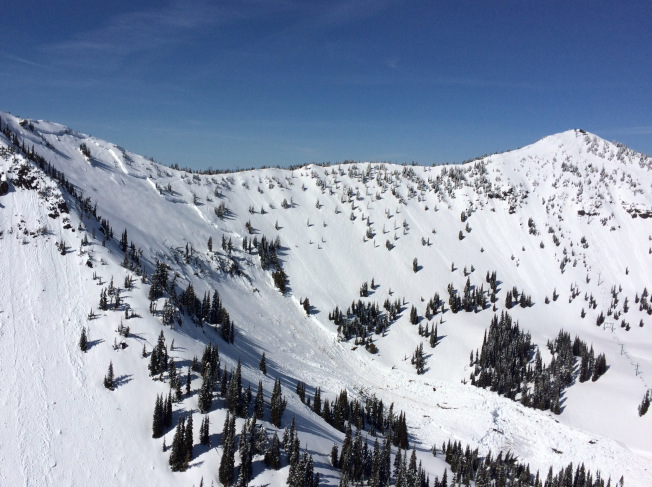 throne-avalanche_heli2