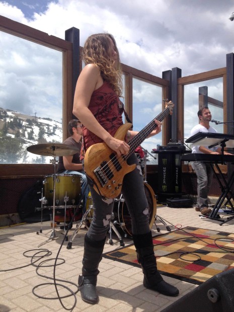 Beautiful Bassist.