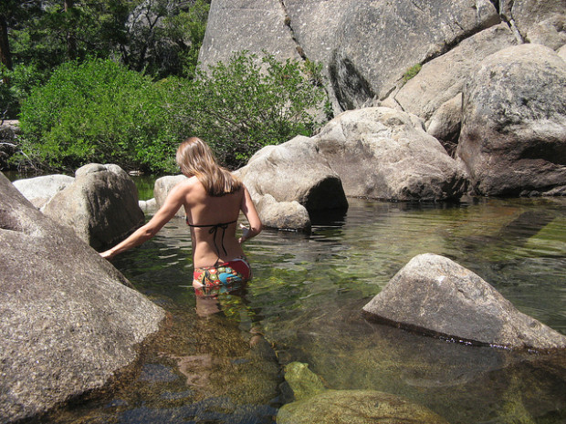 Girl in Cleo's Bath, CA. photo: no pintamos nada, cleo's bath