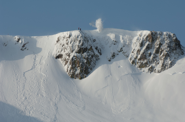 Bombs going will be your best alarm clock. photo: Hank de Vre