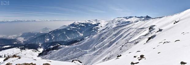 D4 avalanche in Gulmarg, India on February 11th, 2015.