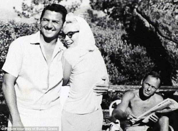 Marilyn Monroe with Frank in the back.