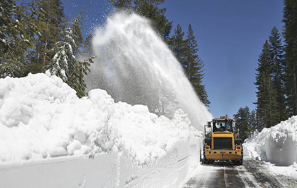 Tioga Pass, CA on May 12, 2011. Not quite this deep this year... photo: brian van der brug/LA times