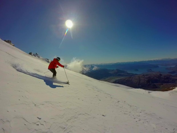 Skimac cruising down from the summit