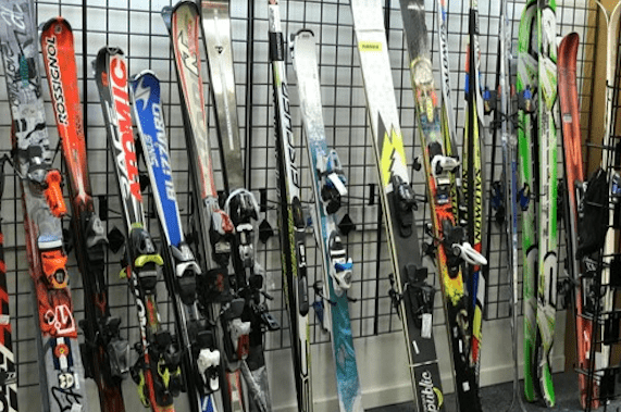 unclaimed baggage, ski event, skis