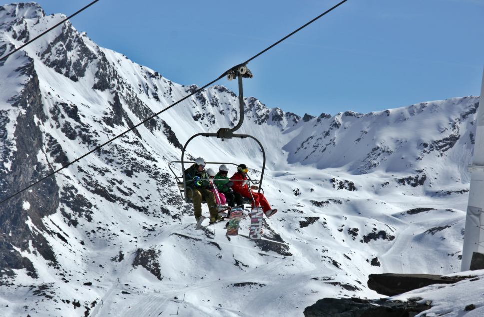 avalanche, val thorens, france