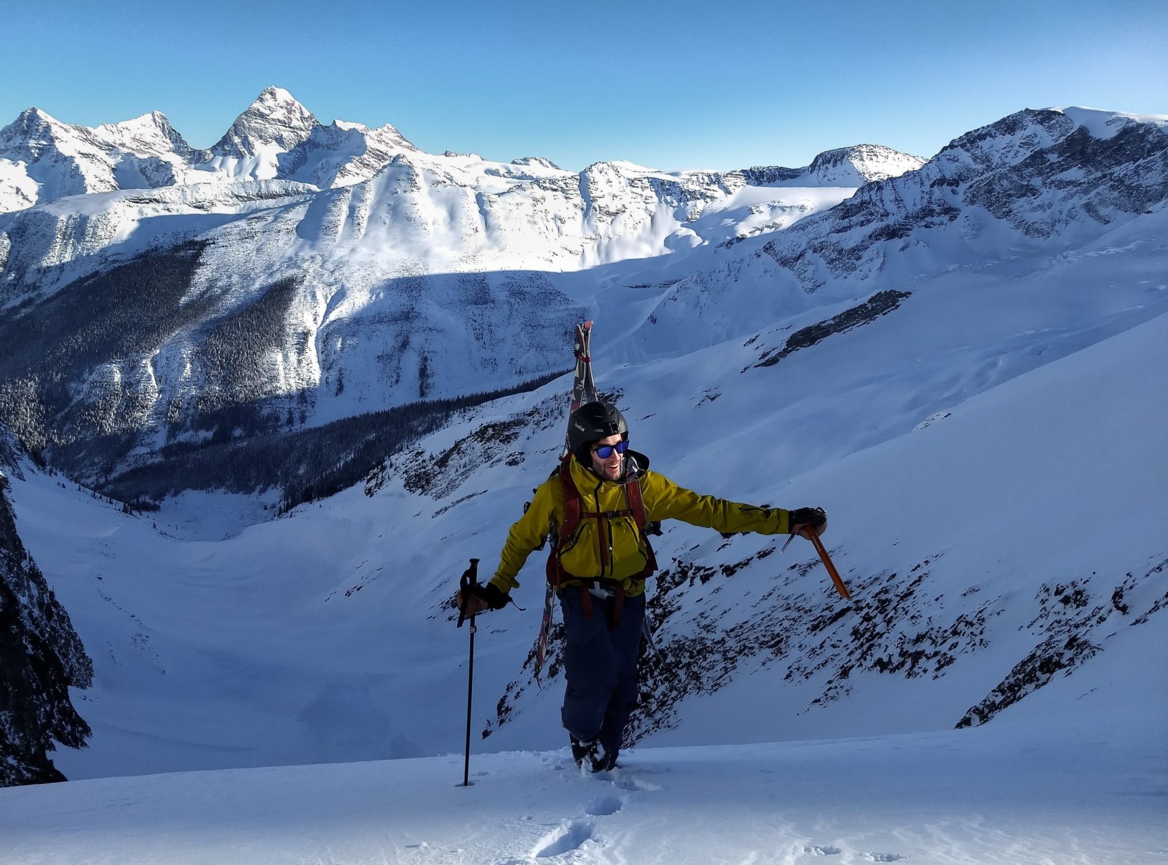 splitboarder rolling over ross pass