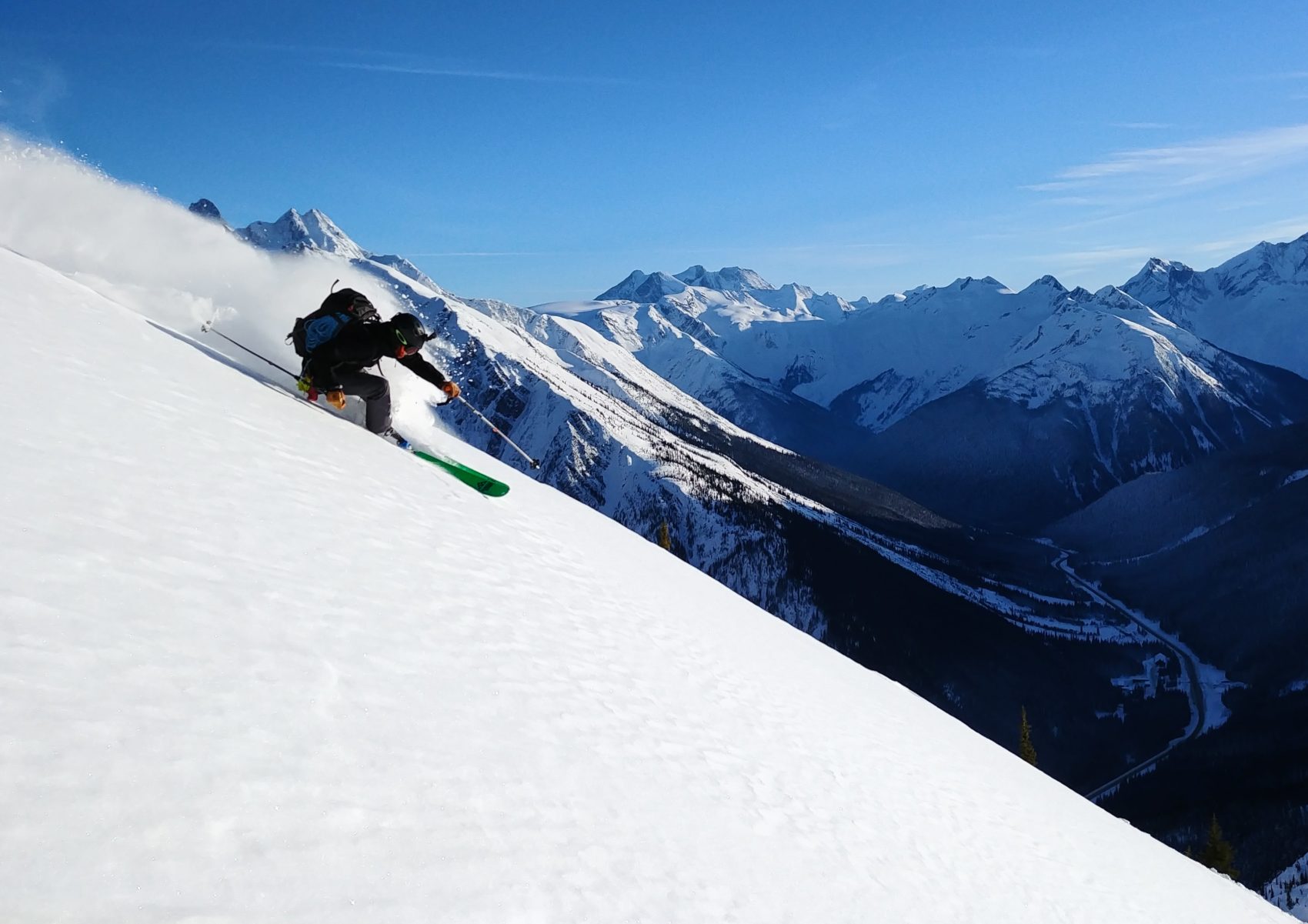 skier slashing turn at rogers pass