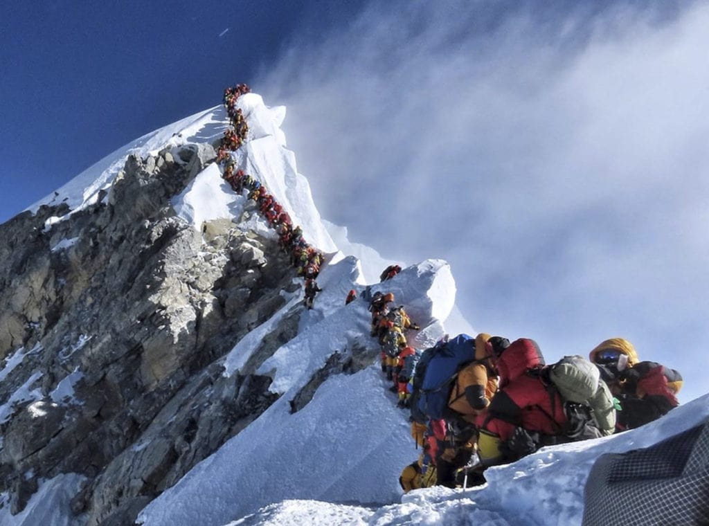 Everest Traffic, crowded