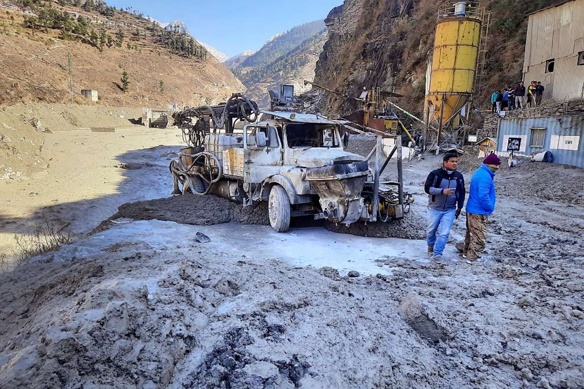 Glacier Fracture Causes Widespread Flooding