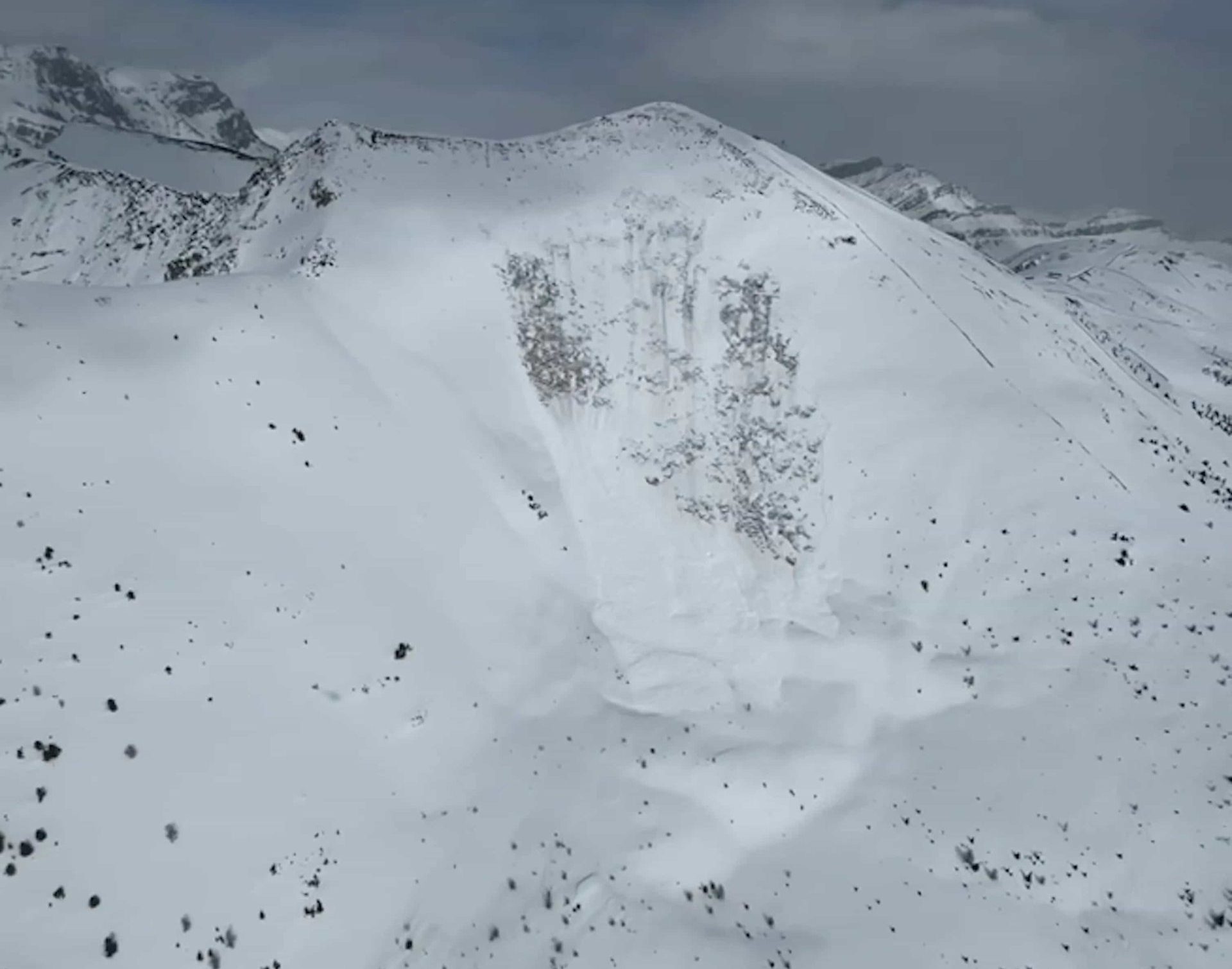 avalanche, lake Louise, west bowl, closed area, Alberta