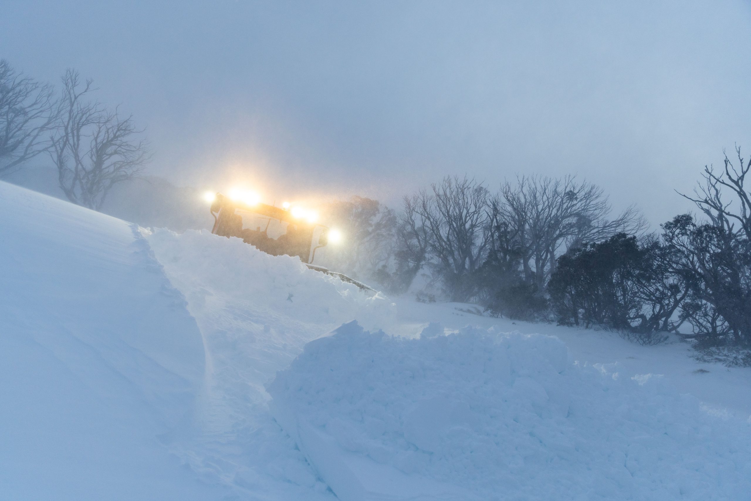 Snow groomer