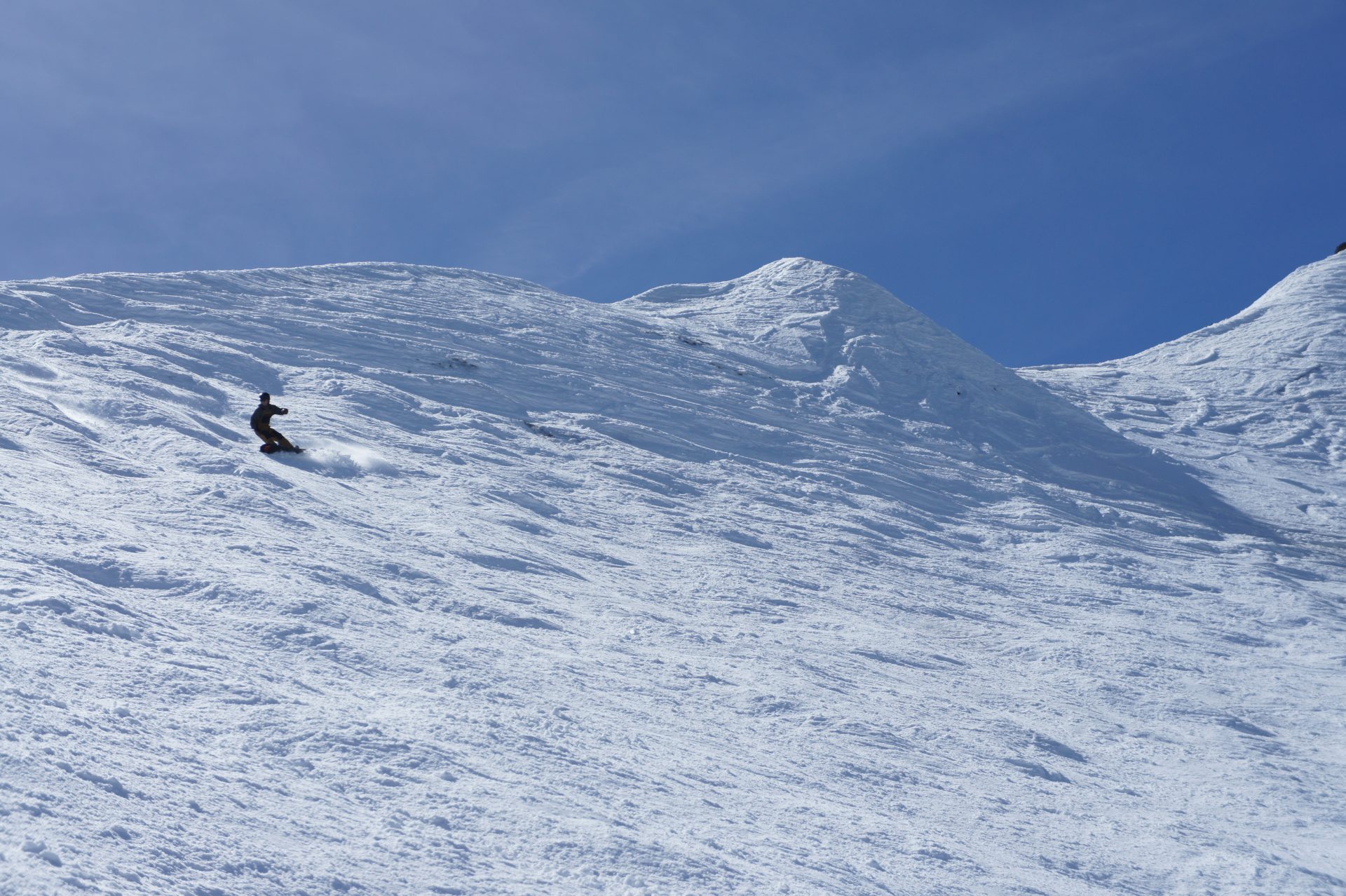 snowboarder above treeline at palisades tahoe