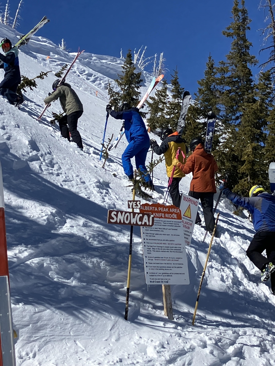 A small line forms at the short ascent to the knife ridge.