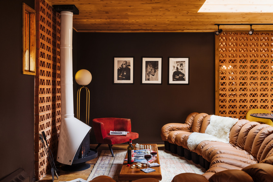 A cozy cabin interioir. Photo Credit: A-Frame Club