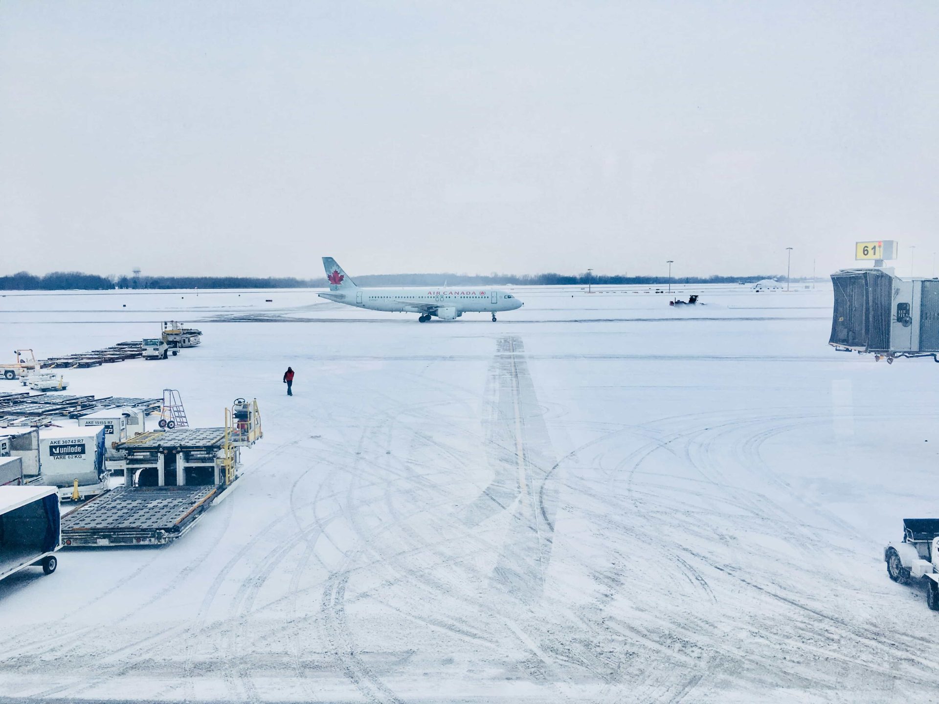 airport snow
