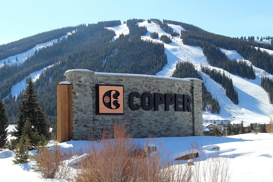 copper mountain sign in front of of the ski mountain and blue sky