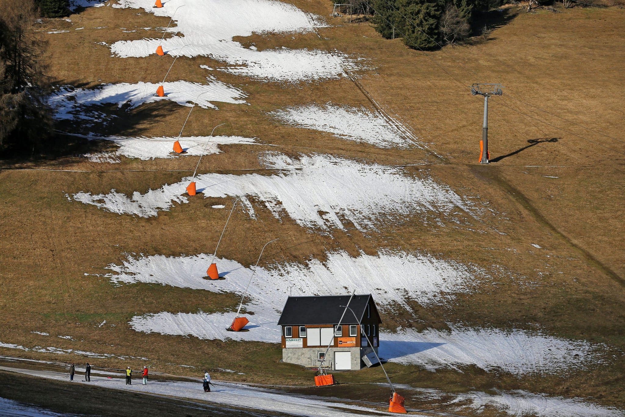 Climate change threatens skiing