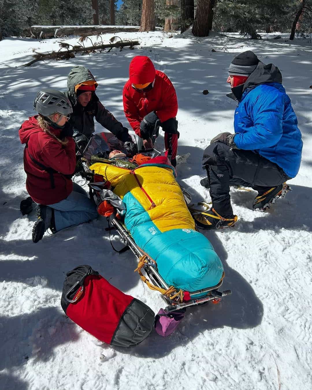 The seriously injured hikers were airlifted to safety | Photo: LASDSAR
