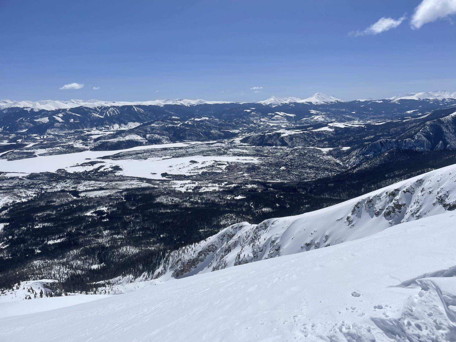 Looking out of Lake Dillon and Frisco, Colorado. <yoastmark class=