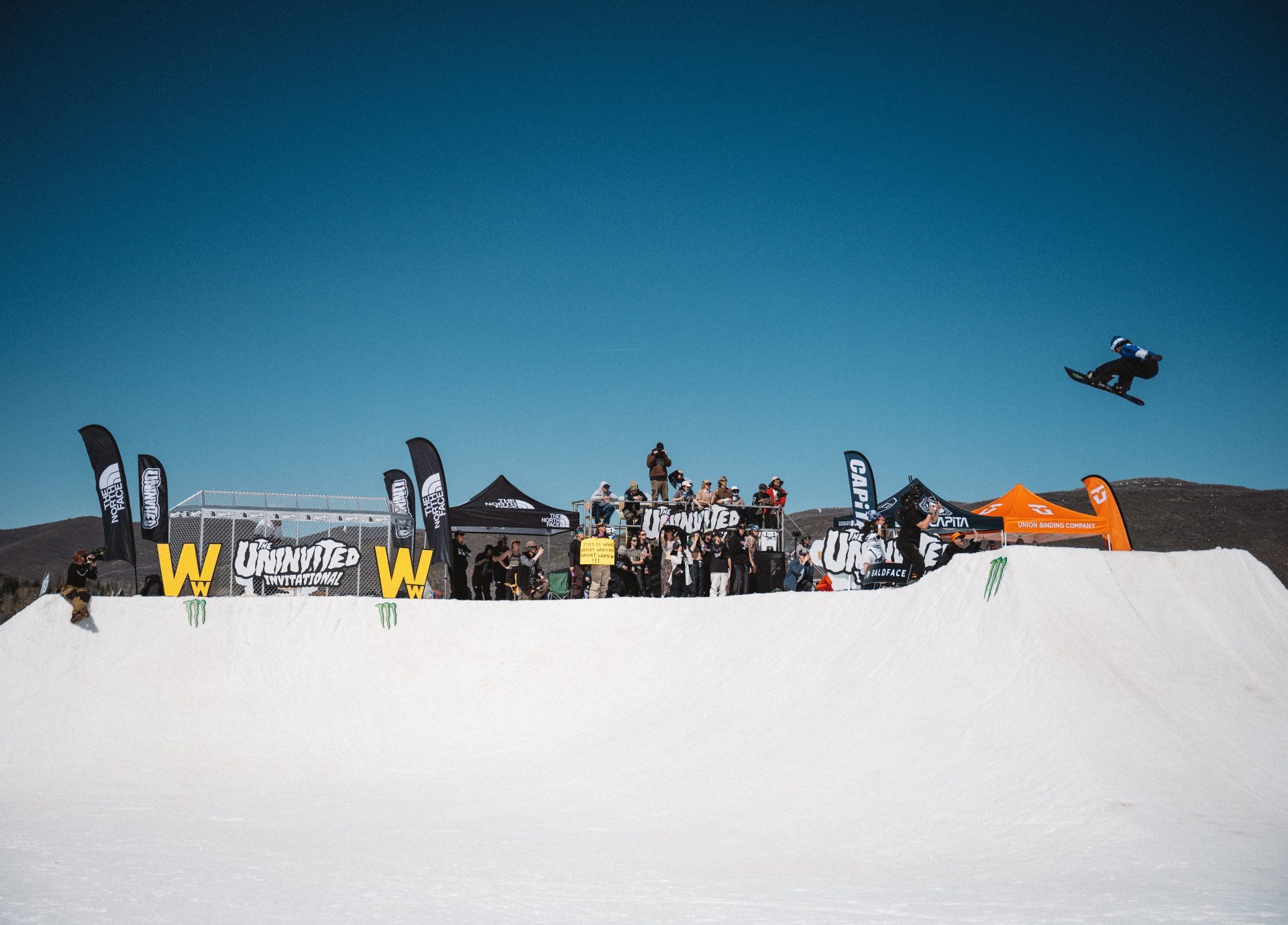street style snowboarding 